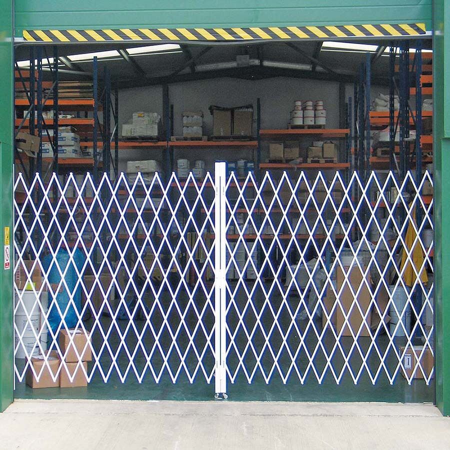 A trackless access barrier suitable for fire escapes